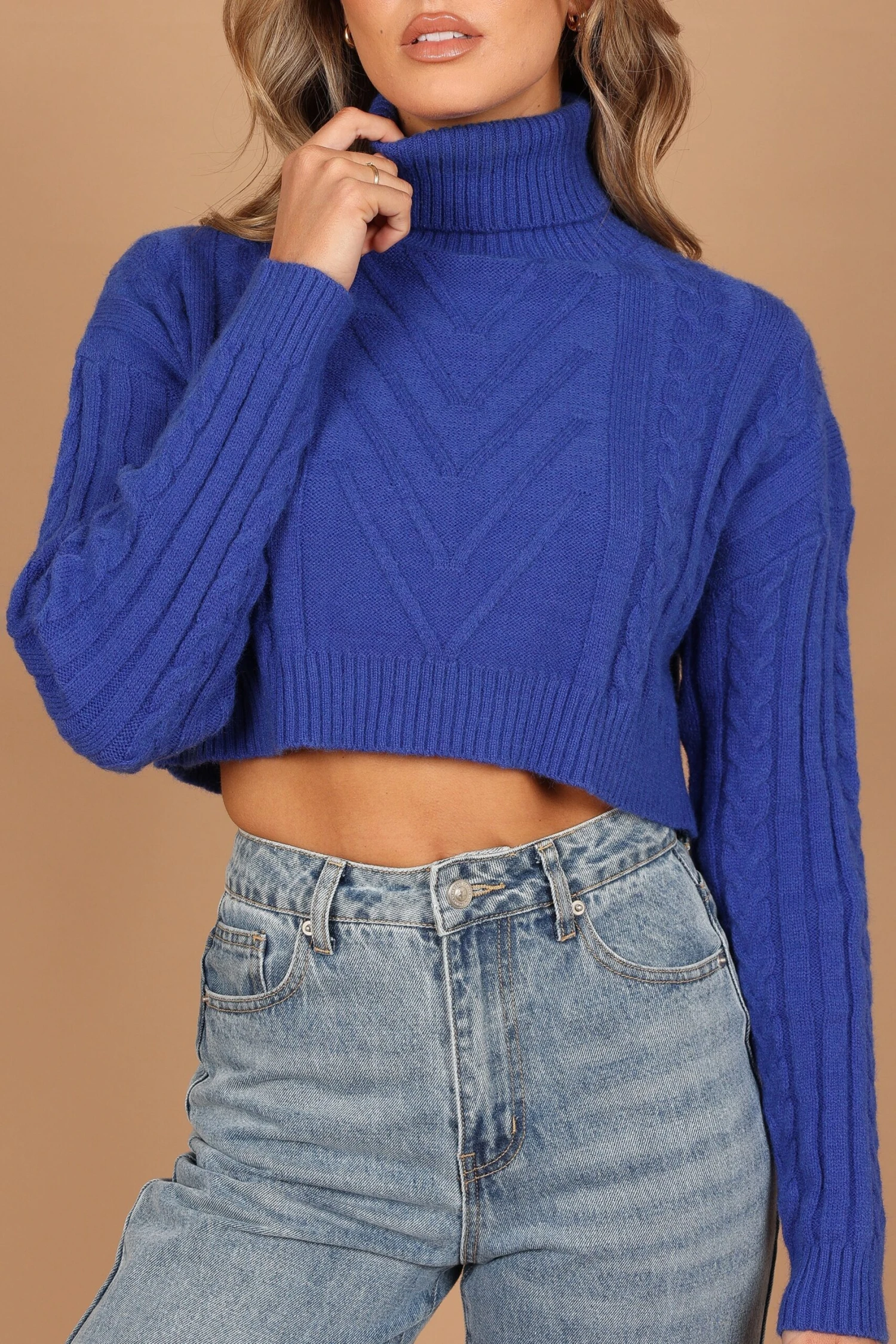 Kellan Turtleneck Cable Crop Knit Sweater - Blue 7 Kellan Turtleneck Cable Crop Knit Sweater - Blue - Image 5